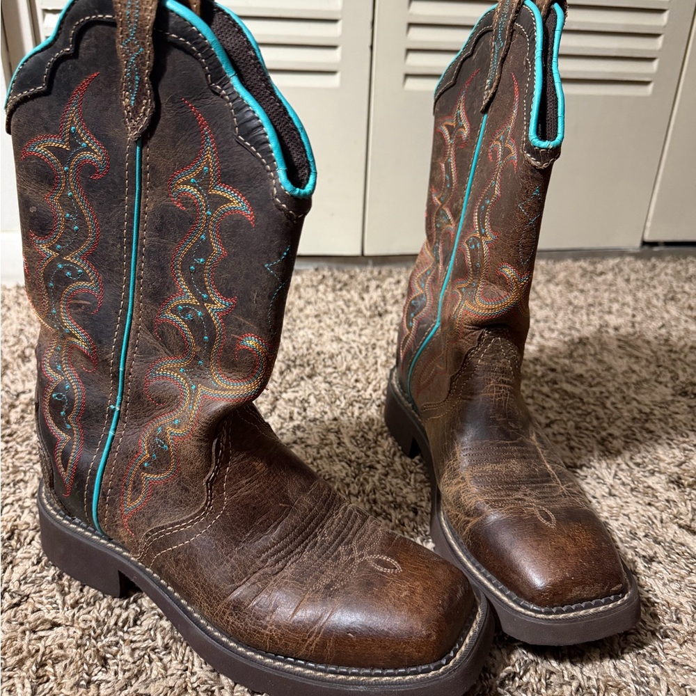 Justin gypsy cowboy boots with Brown and Blue Accents